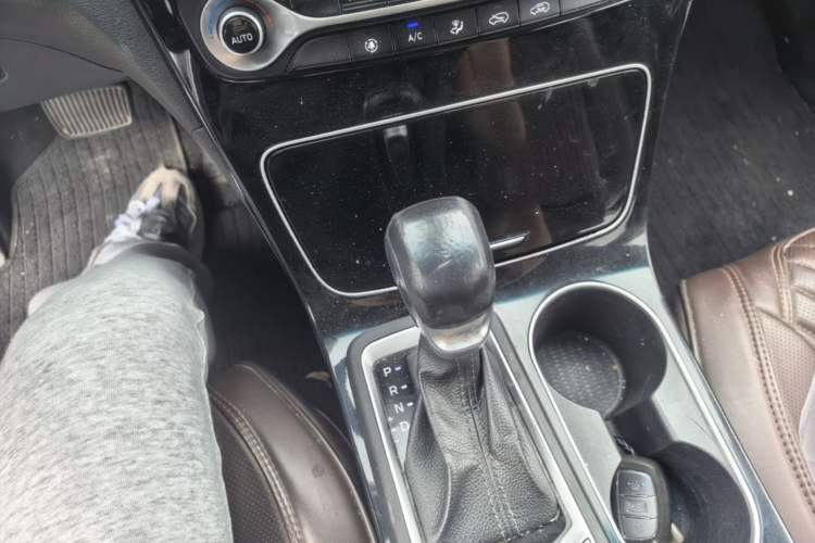 Used Hyundai Tucson 2019 280TGDi Dual-Clutch Two-Wheel Drive Fashion Edition China VI Standard Gear Lever