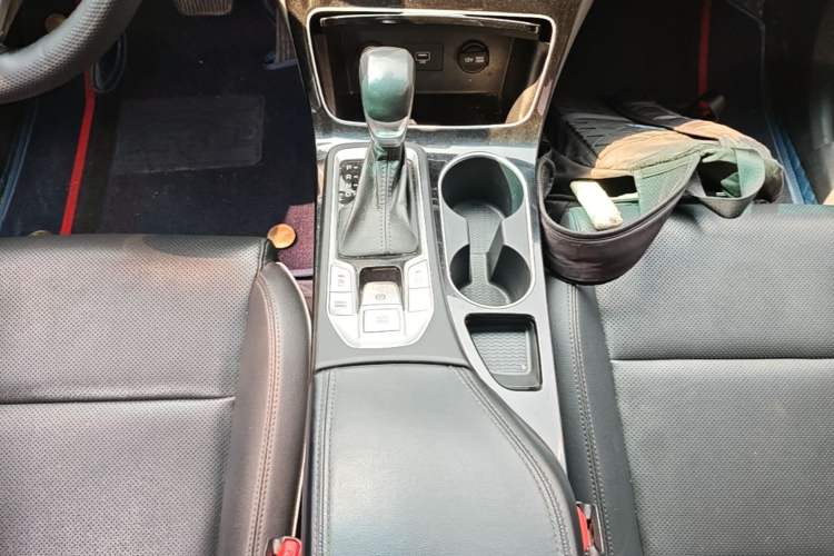 Used Hyundai Tucson 2019 280TGDi Dual-Clutch Two-Wheel Drive Smart Connect Version China VI Gear Lever
