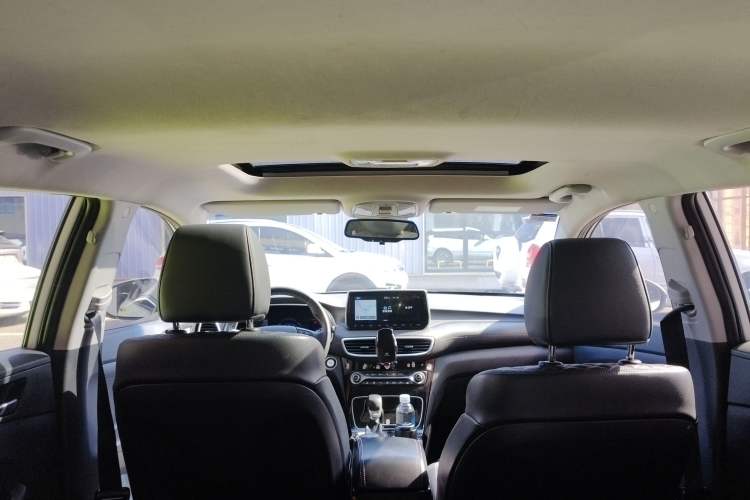 Used Hyundai Tucson 2019 280TGDi Dual-Clutch Two-Wheel Drive Smart Connect Version China V Standard Headliner