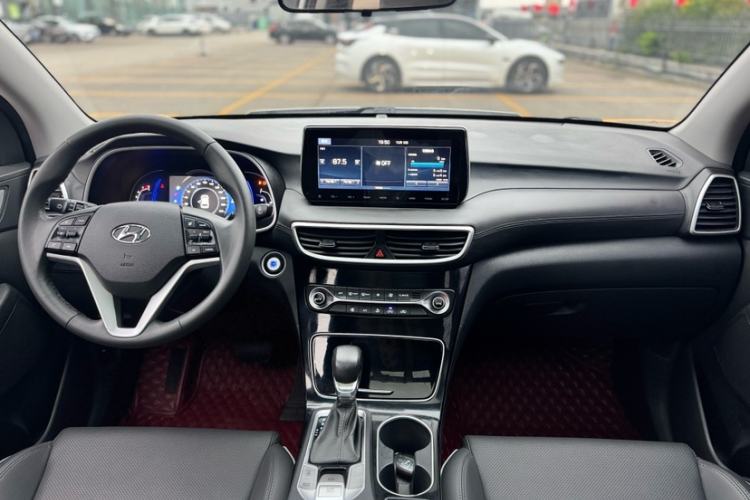 Used Hyundai Tucson 2019 280TGDi Dual-Clutch Two-Wheel Drive Fashion Edition China VI Standard Interior 1