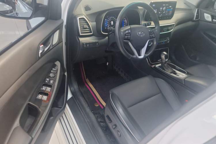 Used Hyundai Tucson 2019 280TGDi Dual-Clutch Two-Wheel Drive Fashion Edition China VI Standard Interior 2