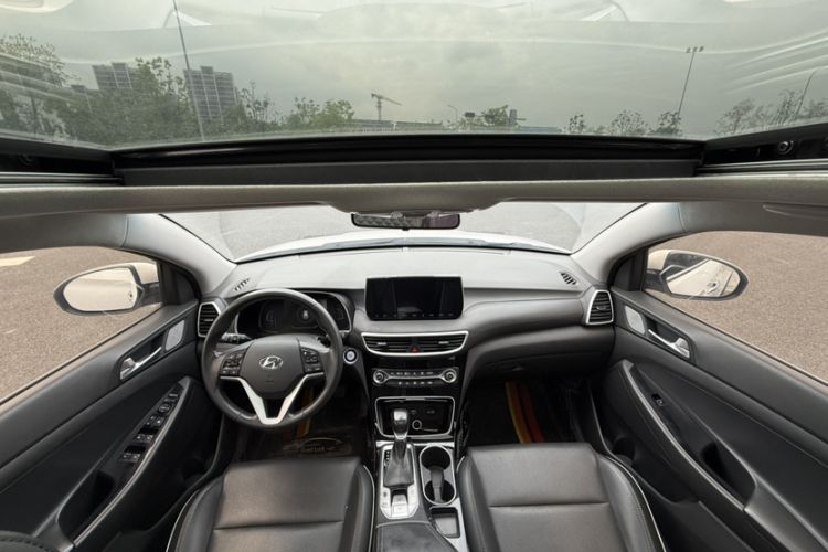 Used Hyundai Tucson 2019 280TGDi Dual-Clutch Two-Wheel Drive Fashion Edition China VI Standard Interior 2