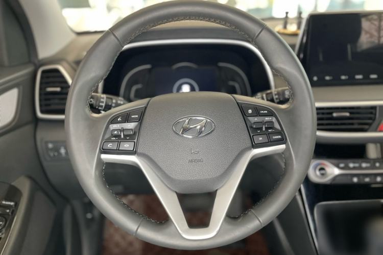 Used Hyundai Tucson 2019 280TGDi Dual-Clutch Two-Wheel Drive Fashion Edition China VI Standard Interior 2