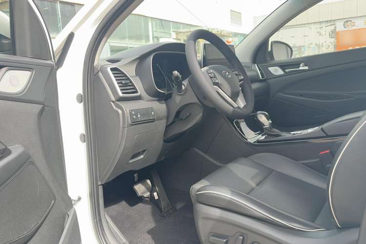 Used Hyundai Tucson 2019 280TGDi Dual-Clutch Two-Wheel Drive Fashion Edition China VI Standard Interior 2