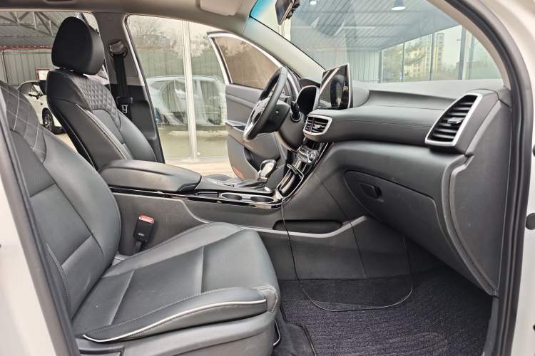 Used Hyundai Tucson 2019 280TGDi Dual-Clutch Two-Wheel Drive Fashion Edition China VI Standard Interior 3