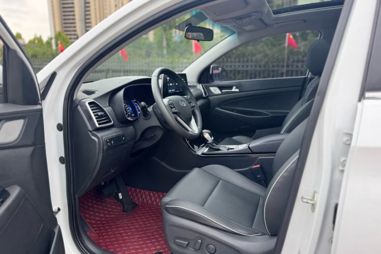 Used Hyundai Tucson 2019 280TGDi Dual-Clutch Two-Wheel Drive Fashion Edition China VI Standard Interior 3