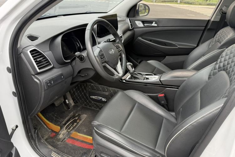 Used Hyundai Tucson 2019 280TGDi Dual-Clutch Two-Wheel Drive Fashion Edition China VI Standard Interior 3