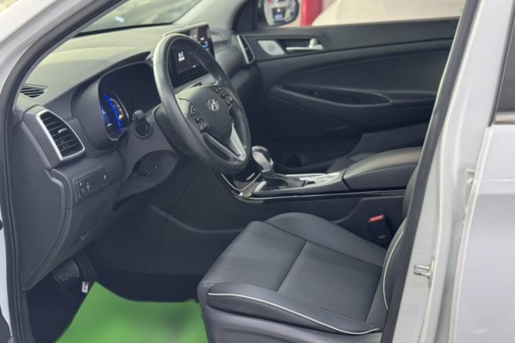 Used Hyundai Tucson 2019 280TGDi Dual-Clutch Two-Wheel Drive Fashion Edition China VI Standard Interior 3