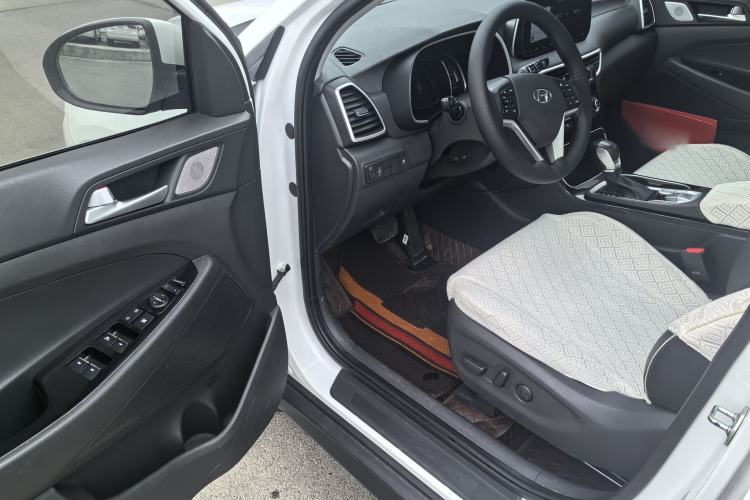 Used Hyundai Tucson 2019 280TGDi Dual-Clutch Two-Wheel Drive Fashion Edition China V Standard Interior 3