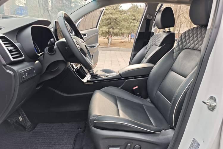 Used Hyundai Tucson 2019 280TGDi Dual-Clutch Two-Wheel Drive Fashion Edition China VI Standard Interior 4
