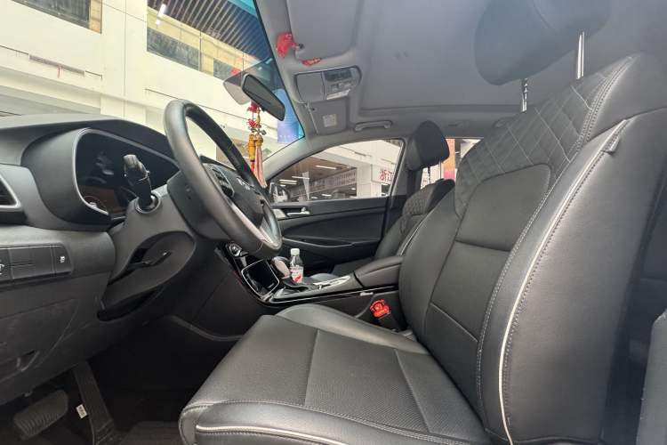 Used Hyundai Tucson 2019 280TGDi Dual-Clutch Two-Wheel Drive Fashion Edition China VI Standard Interior 4