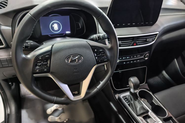 Used Hyundai Tucson 2019 280TGDi Dual-Clutch Two-Wheel Drive Fashion Edition China VI Standard Interior 6