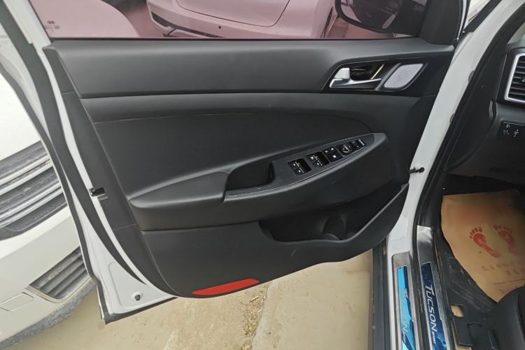 Used Hyundai Tucson 2019 280TGDi Dual-Clutch Two-Wheel Drive Fashion Edition China V Standard Interior 8