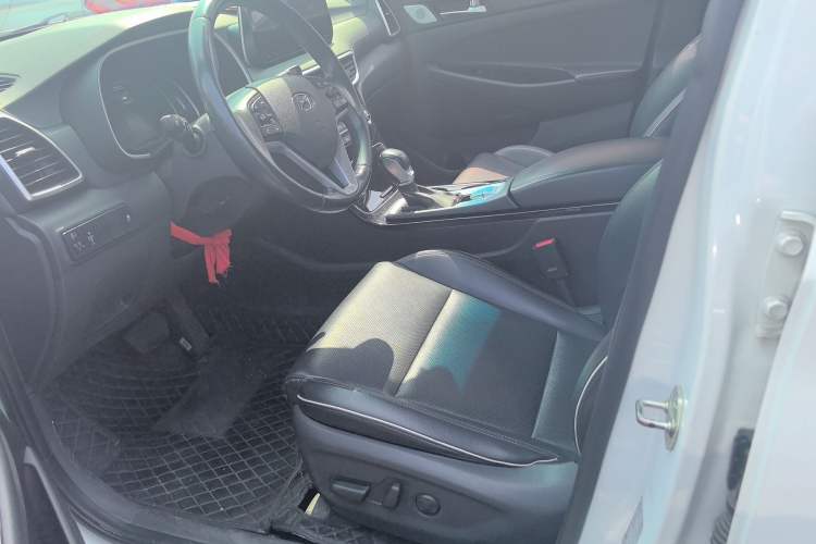 Used Hyundai Tucson 2019 280TGDi Dual-Clutch Two-Wheel Drive Smart Connect Version China VI Left Front Seat