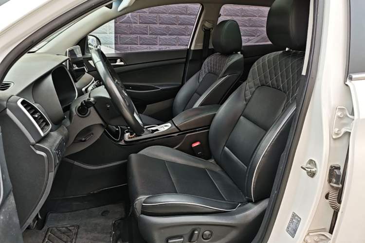 Used Hyundai Tucson 2019 280TGDi Dual-Clutch Two-Wheel Drive Fashion Edition China V Standard Left Front Seat