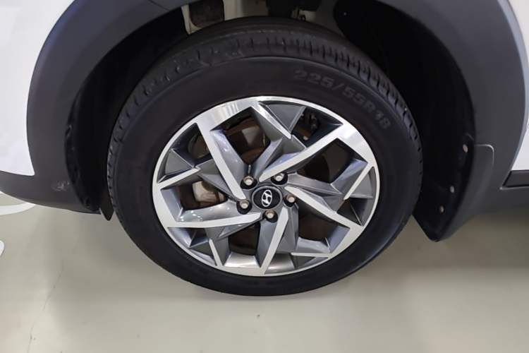 Used Hyundai Tucson 2019 280TGDi Dual-Clutch Two-Wheel Drive Fashion Edition China VI Standard Left Front Wheel Hub