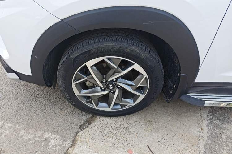 Used Hyundai Tucson 2019 280TGDi Dual-Clutch Two-Wheel Drive Fashion Edition China VI Standard Left Front Wheel Hub