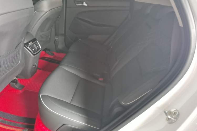 Used Hyundai Tucson 2019 280TGDi Dual-Clutch Two-Wheel Drive Fashion Edition China VI Standard Left Rear Seat