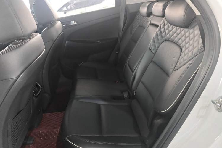 Used Hyundai Tucson 2019 280TGDi Dual-Clutch Two-Wheel Drive Fashion Edition China VI Standard Left Rear Seat