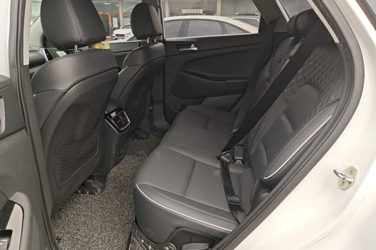 Used Hyundai Tucson 2019 280TGDi Dual-Clutch Two-Wheel Drive Fashion Edition China VI Standard Left Rear Seat