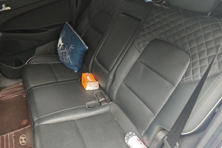 Used Hyundai Tucson 2019 280TGDi Dual-Clutch Two-Wheel Drive Smart Connect Version China V Standard Left Rear Seat