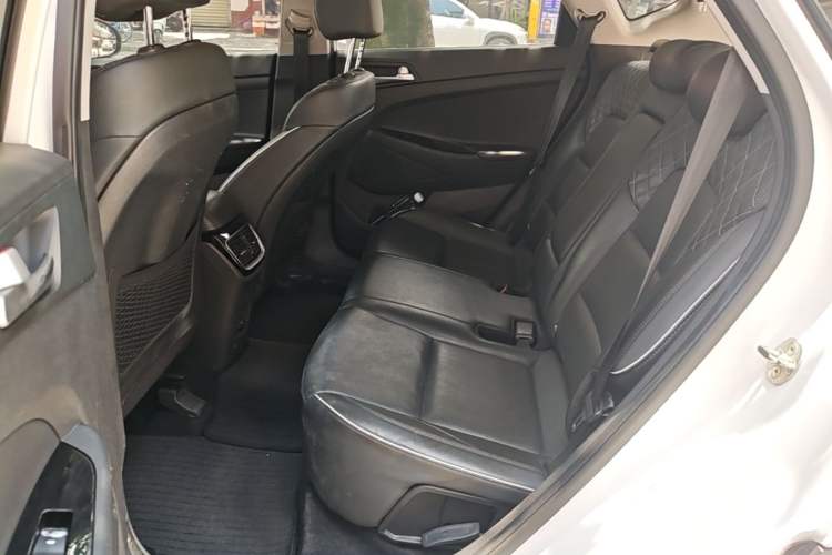 Used Hyundai Tucson 2019 280TGDi Dual-Clutch Two-Wheel Drive Fashion Edition China VI Standard Left Rear Seat