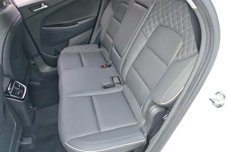 Used Hyundai Tucson 2019 280TGDi Dual-Clutch Two-Wheel Drive Smart Connect Version China V Standard Left Rear Seat