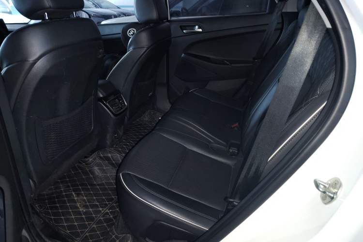 Used Hyundai Tucson 2019 280TGDi Dual-Clutch Two-Wheel Drive Fashion Edition China VI Standard Left Rear Seat