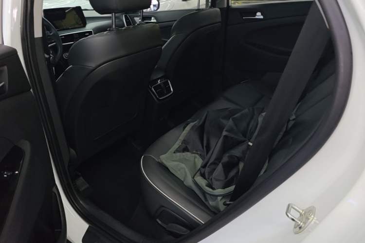 Used Hyundai Tucson 2019 280TGDi Dual-Clutch Two-Wheel Drive Fashion Edition China V Standard Left Rear Seat