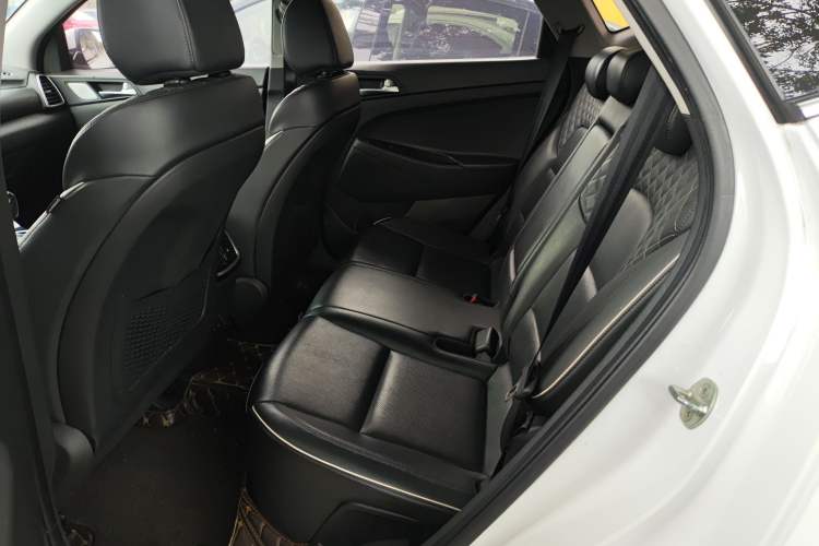 Used Hyundai Tucson 2019 280TGDi Dual-Clutch Two-Wheel Drive Luxury Edition China V Standard Left Rear Seat