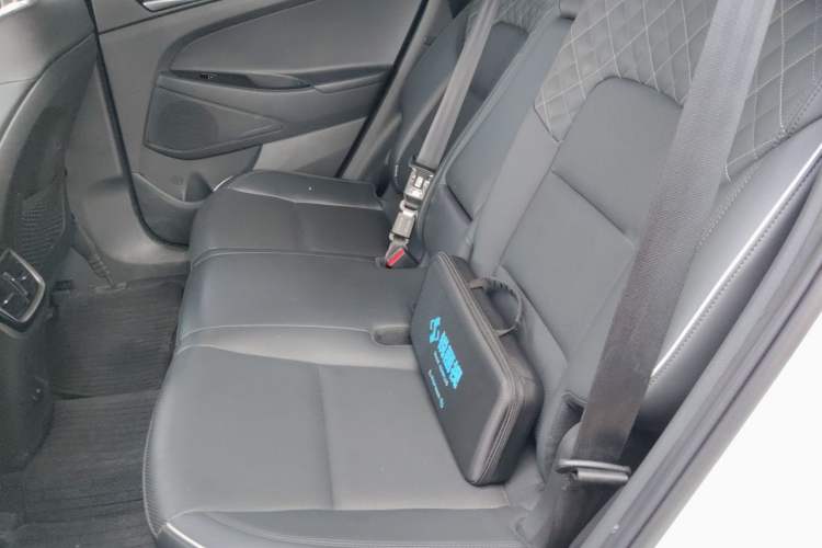 Used Hyundai Tucson 2019 280TGDi Dual-Clutch Two-Wheel Drive Smart Connect Version China V Standard Left Rear Seat