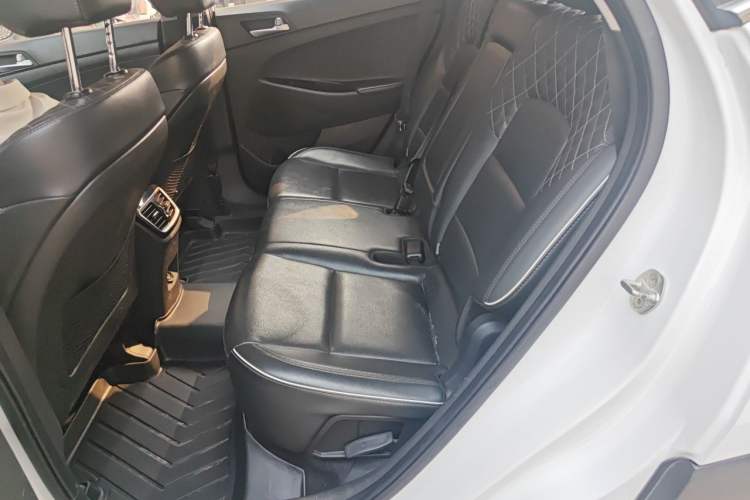 Used Hyundai Tucson 2019 280TGDi Dual-Clutch Two-Wheel Drive Fashion Edition China VI Standard Left Rear Seat