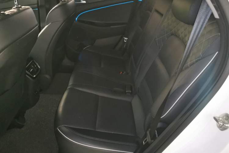 Used Hyundai Tucson 2019 280TGDi Dual-Clutch Two-Wheel Drive Fashion Edition China VI Standard Left Rear Seat