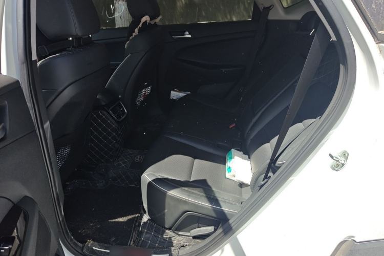 Used Hyundai Tucson 2019 280TGDi Dual-Clutch Two-Wheel Drive Fashion Edition China VI Standard Left Rear Seat