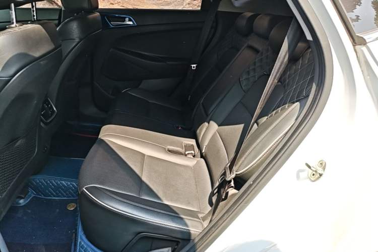 Used Hyundai Tucson 2019 280TGDi Dual-Clutch Two-Wheel Drive Smart Connect Version China VI Left Rear Seat