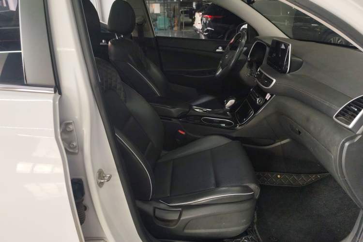 Used Hyundai Tucson 2019 280TGDi Dual-Clutch Two-Wheel Drive Fashion Edition China VI Standard Right Front Seat