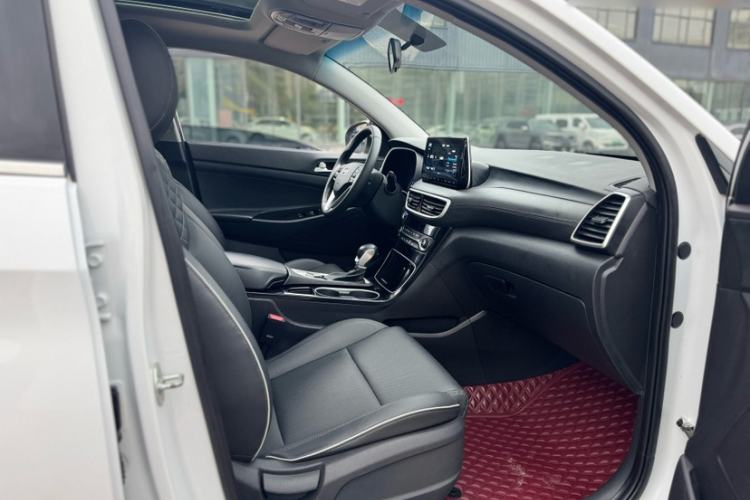 Used Hyundai Tucson 2019 280TGDi Dual-Clutch Two-Wheel Drive Fashion Edition China VI Standard Right Front Seat