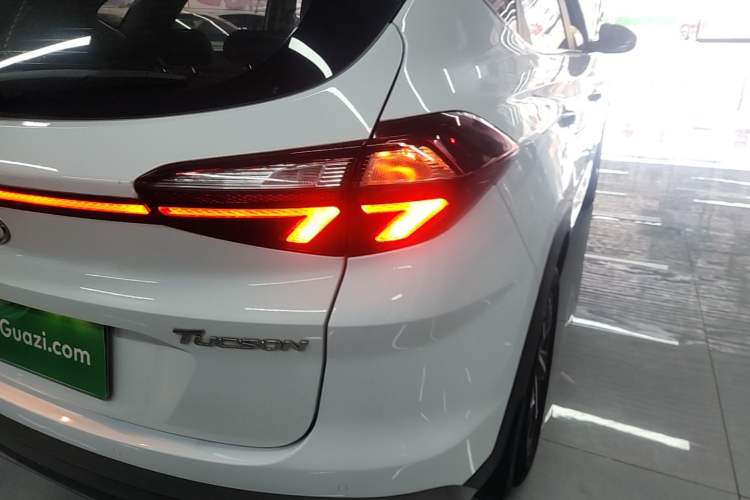 Used Hyundai Tucson 2019 280TGDi Dual-Clutch Two-Wheel Drive Fashion Edition China VI Standard Right Rear Taillight