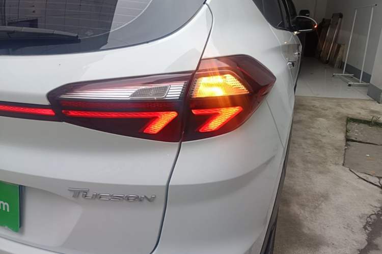 Used Hyundai Tucson 2019 280TGDi Dual-Clutch Two-Wheel Drive Smart Connect Version China V Standard Right Rear Taillight