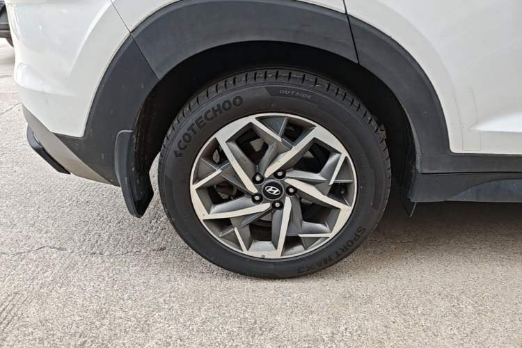 Used Hyundai Tucson 2019 280TGDi Dual-Clutch Two-Wheel Drive Fashion Edition China V Standard Right Rear Wheel Hub