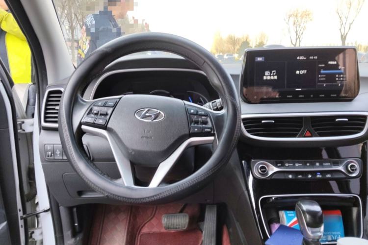 Used Hyundai Tucson 2019 280TGDi Dual-Clutch Two-Wheel Drive Fashion Edition China VI Standard Steering Wheel