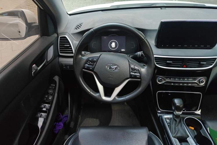 Used Hyundai Tucson 2019 280TGDi Dual-Clutch Two-Wheel Drive Fashion Edition China VI Standard Steering Wheel