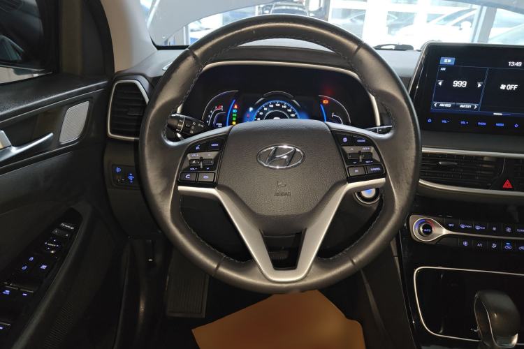 Used Hyundai Tucson 2019 280TGDi Dual-Clutch Two-Wheel Drive Fashion Edition China VI Standard Steering Wheel
