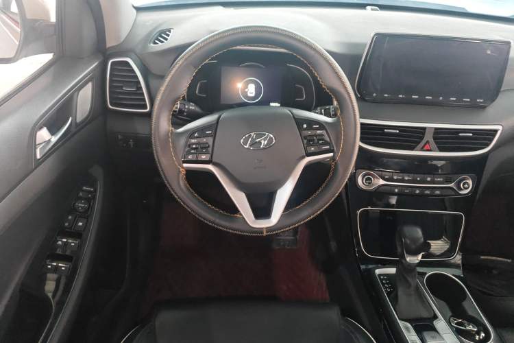 Used Hyundai Tucson 2019 280TGDi Dual-Clutch Two-Wheel Drive Fashion Edition China VI Standard Steering Wheel