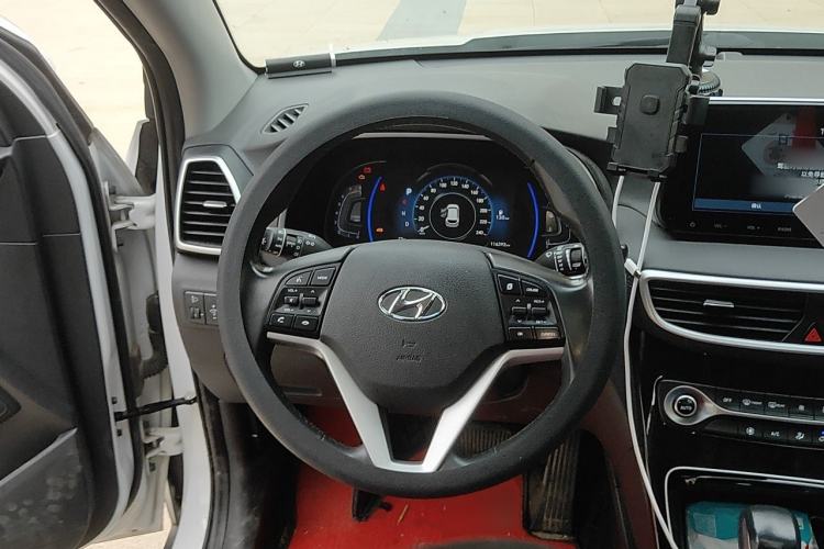 Used Hyundai Tucson 2019 280TGDi Dual-Clutch Two-Wheel Drive Fashion Edition China VI Standard Steering Wheel