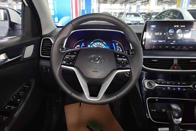 Used Hyundai Tucson 2019 280TGDi Dual-Clutch Two-Wheel Drive Fashion Edition China VI Standard Steering Wheel