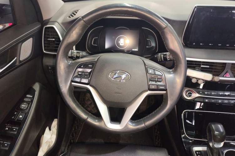 Used Hyundai Tucson 2019 280TGDi Dual-Clutch Two-Wheel Drive Fashion Edition China VI Standard Steering Wheel