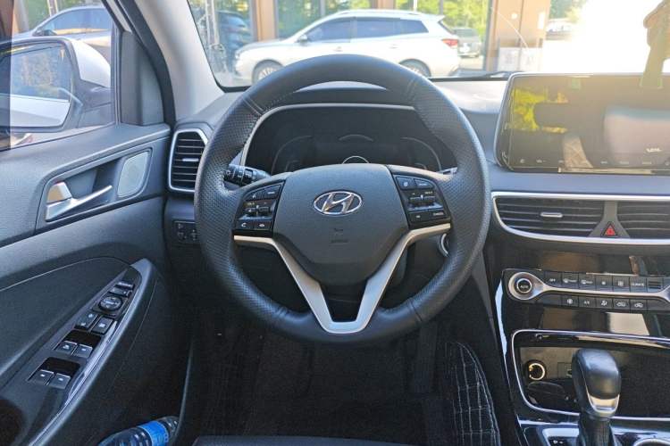 Used Hyundai Tucson 2019 280TGDi Dual-Clutch Two-Wheel Drive Luxury Edition China V Standard Steering Wheel