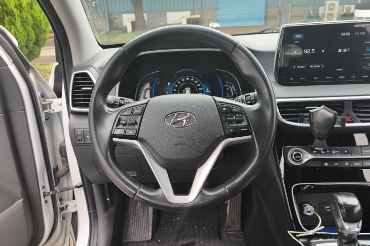 Used Hyundai Tucson 2019 280TGDi Dual-Clutch Two-Wheel Drive Fashion Edition China V Standard Steering Wheel