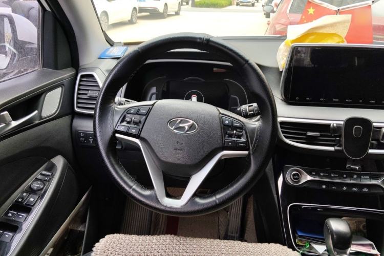 Used Hyundai Tucson 2019 280TGDi Dual-Clutch Two-Wheel Drive Fashion Edition China V Standard Steering Wheel